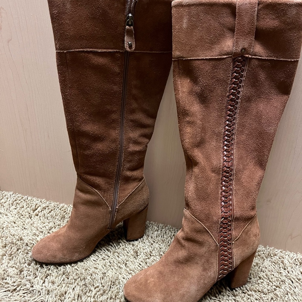 Kensie brand Bernadette knee high boots, Size reads 7.5, but fit like a 7